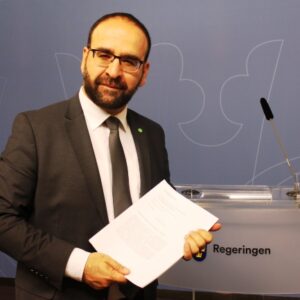 Vill korta instansnivån