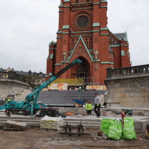 Kyrkan växer nedåt