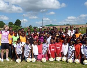 Bygger fotbollscenter i Sydafrika