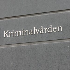 Tre får fängelse för mutbrott