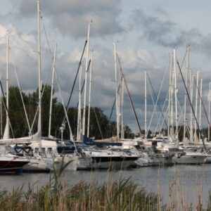 Fick segelbåt för byggkontrakt