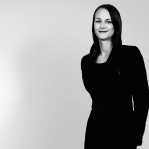 En salig blandning av fotbollsfest, Brexit och en något trög bostadsmarknad