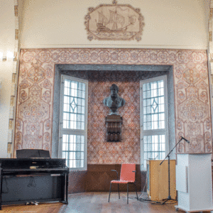 Modern skola i historisk miljö