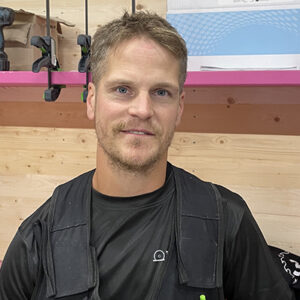 Från hockeyproffs till snickarlärling