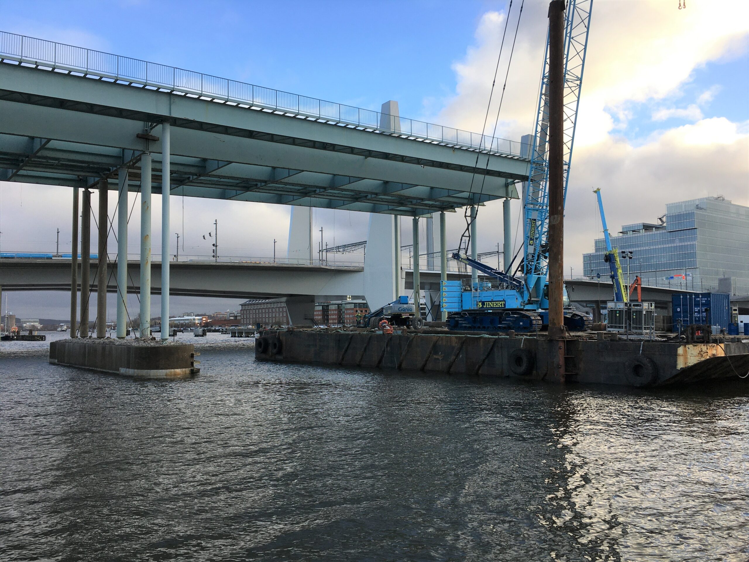 Misslyckad sprängning av gamla bron – farled avstängd