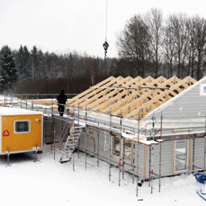 De byggde huset från soffan