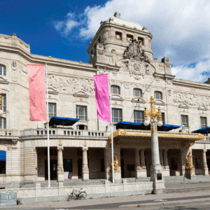 Får uppdraget att renovera Dramaten
