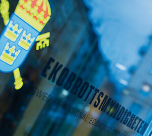 Byggprofil i stor insiderhärva – nu startar rättegången