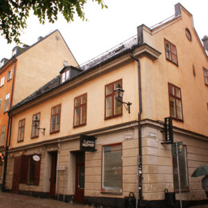 Renoverar k-märkta hus i Gamla stan