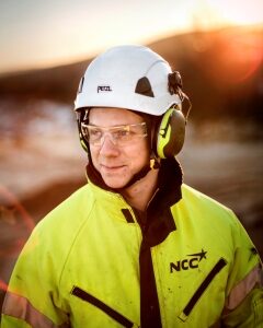 Inför obligatorisk hakrem på hjälmen