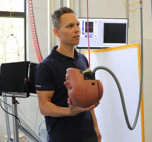 Världspremiär för ny bygghjälm