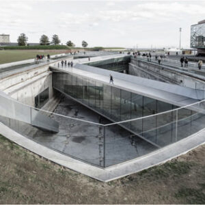 Ikonisk byggnad under marknivå