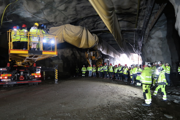 Höll tyst minut för säkerheten