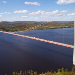 Högakustenbron målas om i sommar