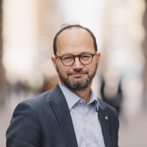 ”En omtumlande start”