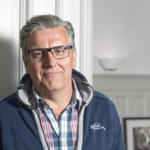 Järngrinden förstärker med byggchef