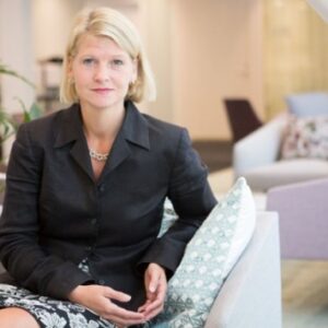 Om det blir krångel kan vi ju alltid avbryta upphandlingen