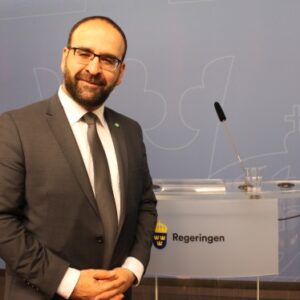 Kaplan i rättslig tvist om ersättning