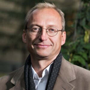 Assemblins vd lämnar sitt uppdrag