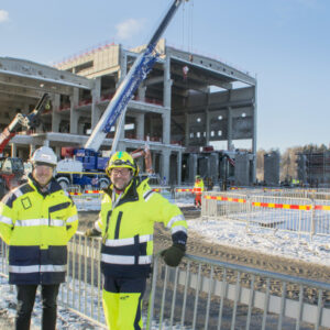Bygger en av världens största kartongfabriker