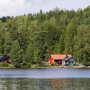 Regeringen vill lätta på strandskyddet