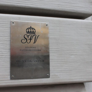 Sex personer åtalas för mutbrott
