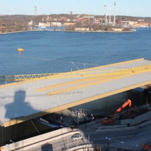 Nu inleds monteringen av Slussenbron