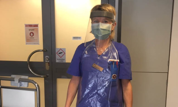 Inköparen Arja gör comeback som sjuksköterska