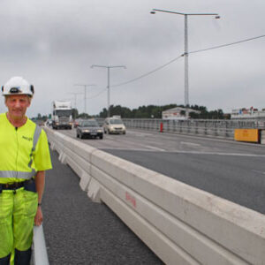 6 360 ton bro på plats