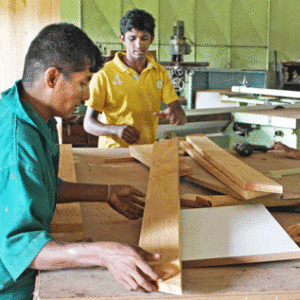 Gamla verktyg ger unga en ny framtid