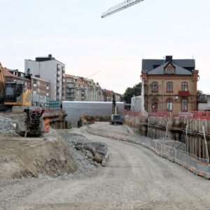 Genom gnejs och charnockit i Varberg