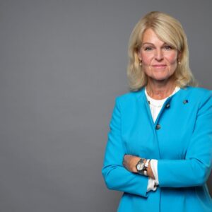 Minister KU-anmäls för Cementa-uttalande