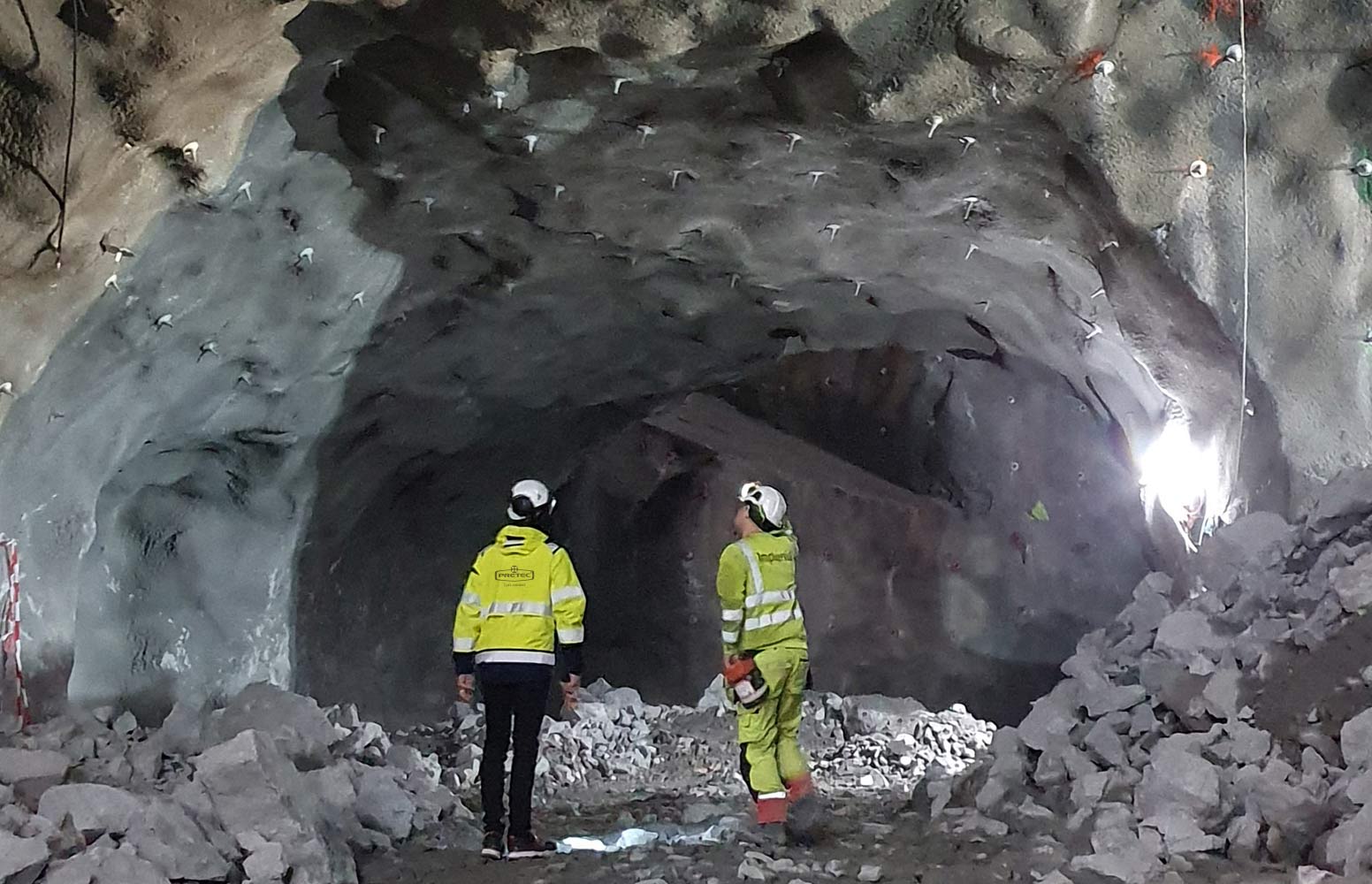 Förbättra bultsättarens arbetsmiljö och effektivisera tunneldrivningen med 35-40 %