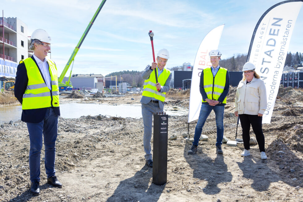 Erik Selin, vd på Balder, Jacob Torell, vd på Next Step, Staffan Waldenström, vd på Tornstaden och Carina Kloek Malmsten, näringslivschef på Mölndal Stad. Foto: Balder