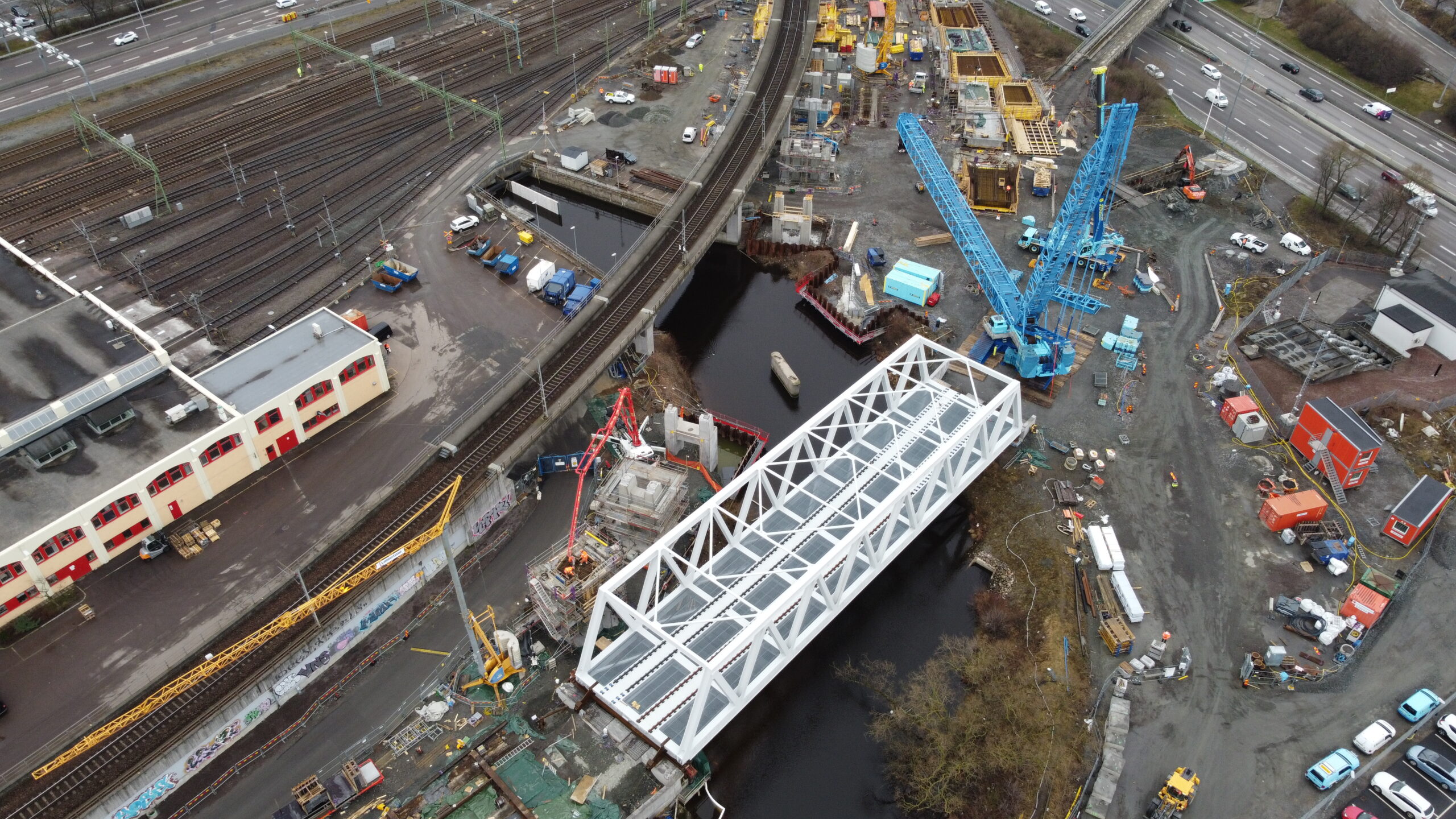 Gullbergsbron på plats i Olskroken