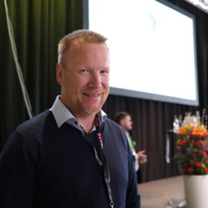 Klär Karlatornet med 33 000 kvadratmeter fasadelement