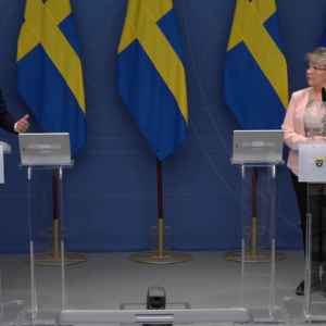 Varnar för att flyktingar kan utnyttjas