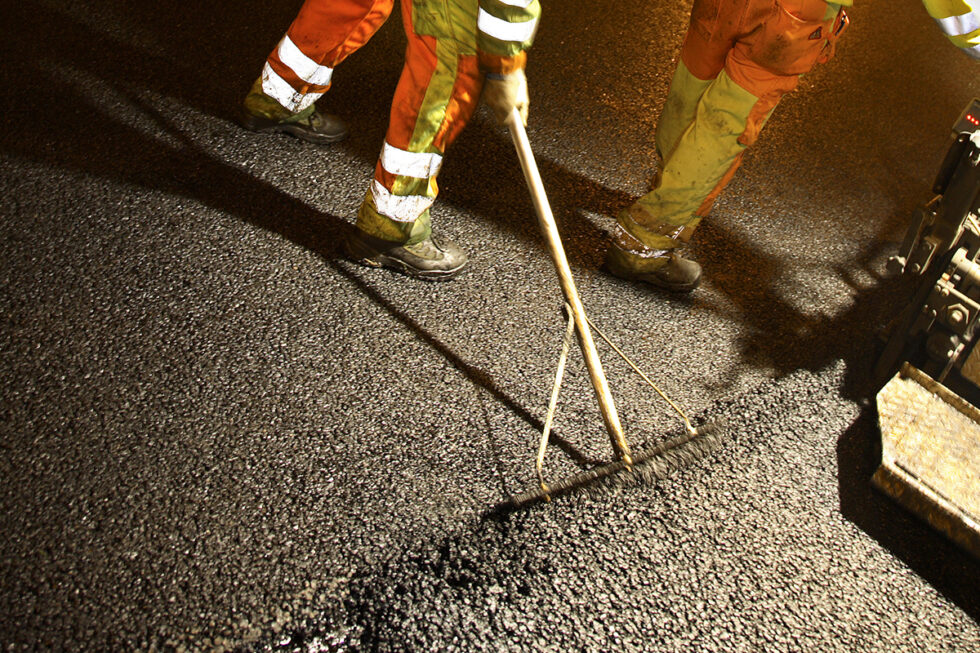 Svensk Beläggningsförening (SBF) och Byggföretagen ingår samarbetsavtal. Foto: SBF