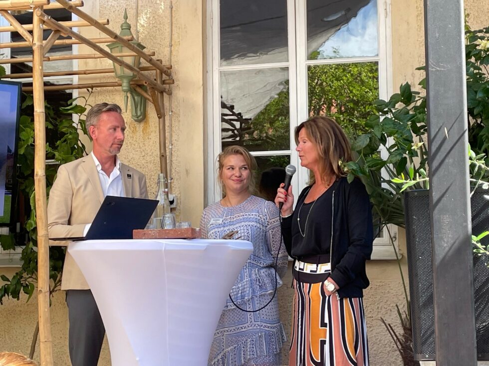 Ted Matsson, vd på Archus, Sigrid Månsson Wikander, på Skanska och Victoria Lidfeldt på Arcona på Archus scen. Foto: Henrik Ekberg