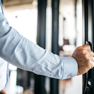 Chef sa upp sig – krävs nu på halv miljon