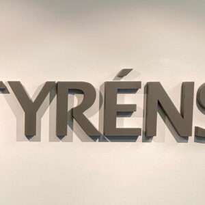 Tyréns avskedar och polisanmäler en tidigare chef