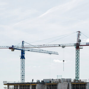 Häver avtal efter upptäckt om förfalskade intyg