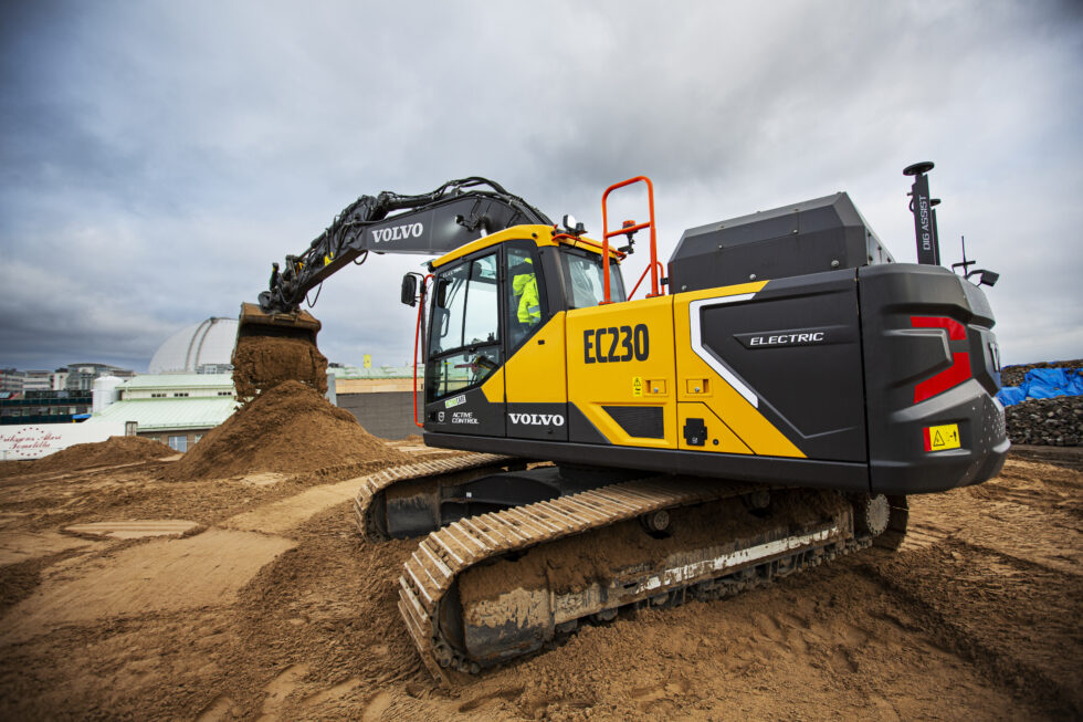 Volvo CE:s nya helelektriska grävmaskin EC230.