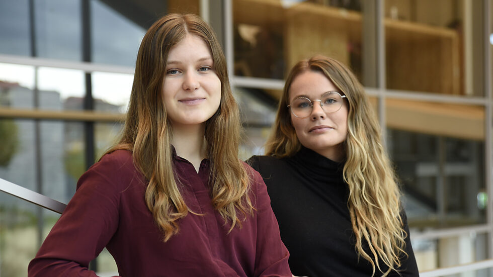 Andrea Byding, hållbarhetsansvarig och Olivia Samuelsson, statistiker på Binosight har arbetat fram PQi-rapporten. Foto: Binosight