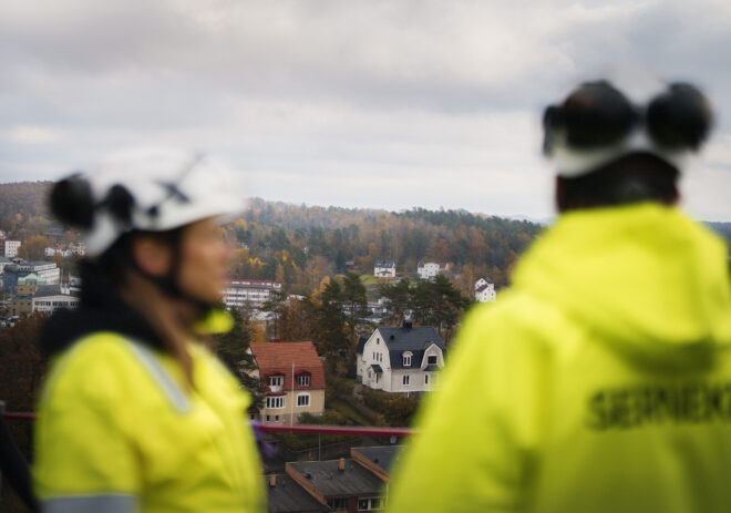 Serneke drar i handbromsen – varslar 100 om uppsägning