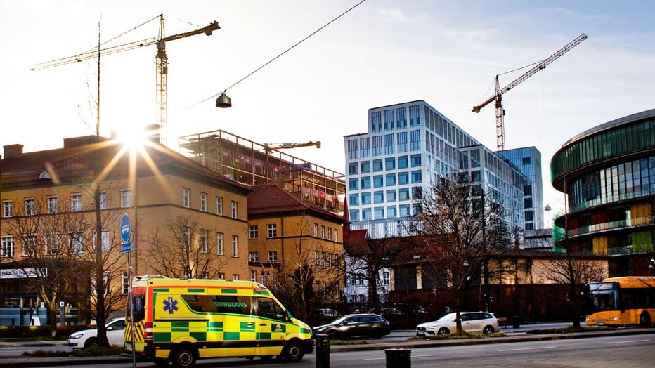 När byggstarterna för bostäder sjunker ökar byggstartarterna för bland annat sjukhus, enligt Byggfaktas Byggstartsindikator. På bilden Skanskas byggnation av sjukhuset i Malmö. Foto: Skanska