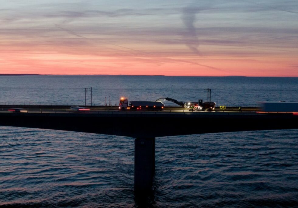 Asfaltering på Stora Bältbron. Foto: Joakim Kröger, NCC