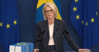 Finansminister Elisabeth Svantesson (M) presenterar budgeten. Foto: Regeringen