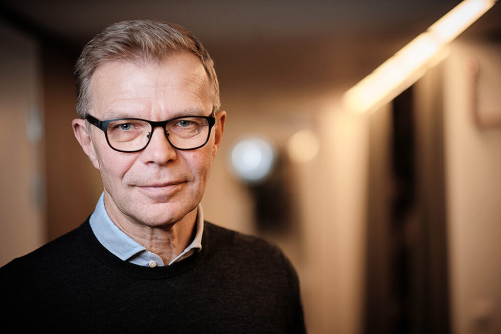 Ola Månsson, vd för Installatörsföretagen, är moderator vid punkten Så kan vi renovera oss ur byggkrisen vid Samhällsbyggararenan i Almedalen. Foto: Installatörsföretagen