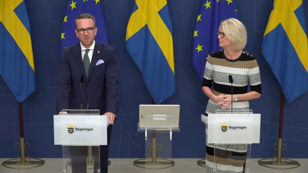 Infrastruktur- och bostadsminister Andreas Carlson och finansminister Elisabeth Svantesson